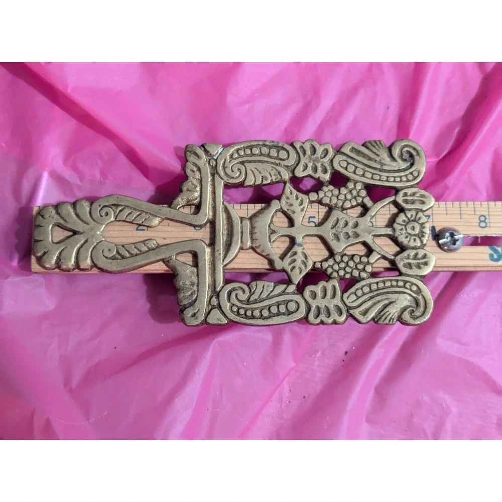 vintage‎ brass scrolled design trivet with handle